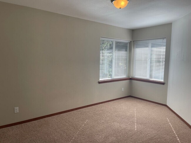 Building Photo - Gorgeous custom built home