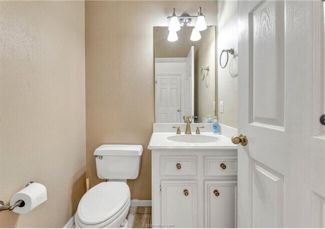 Building Photo - 4601 Valleybrook Cir