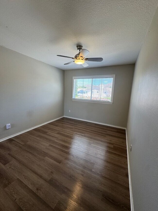 Building Photo - Remodeled 3 bedroom in Simi Valley