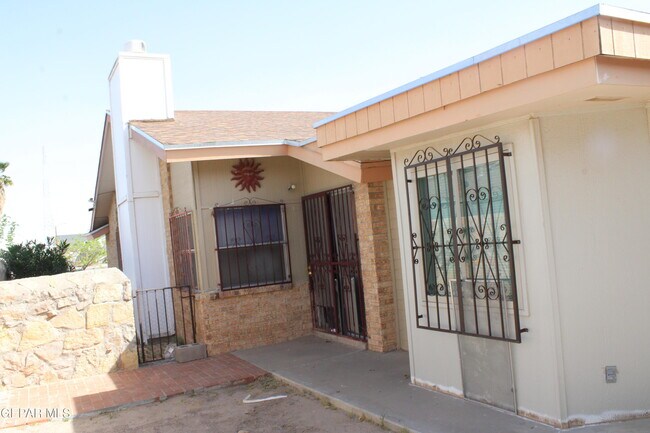 Building Photo - 11724 Jennifer Dr