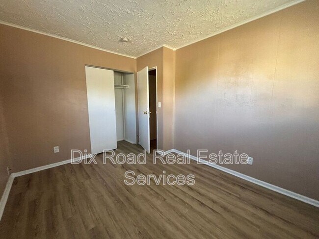 Building Photo - 4910 Porterfield Dr