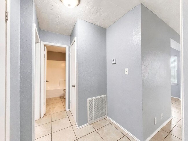 Building Photo - 4614 Gurley Ave