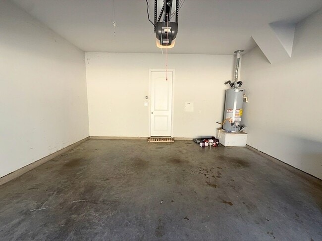 Building Photo - 302 Julia Ln