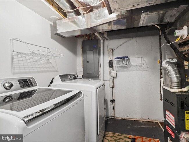 Building Photo - 2236 Arlington Terrace