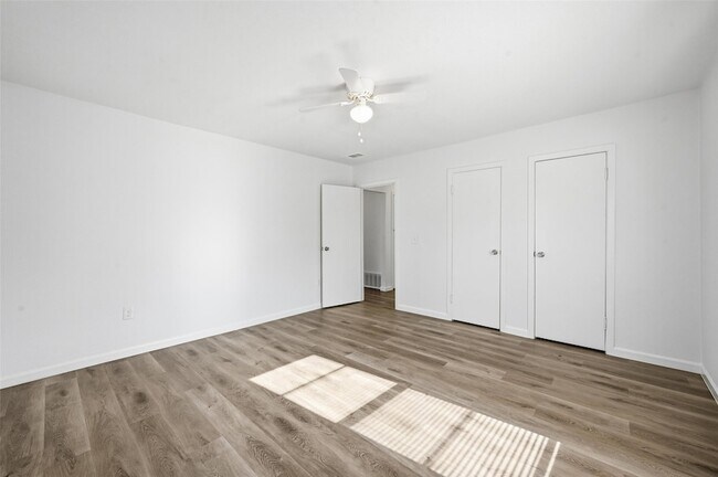 Building Photo - 418 Russell St