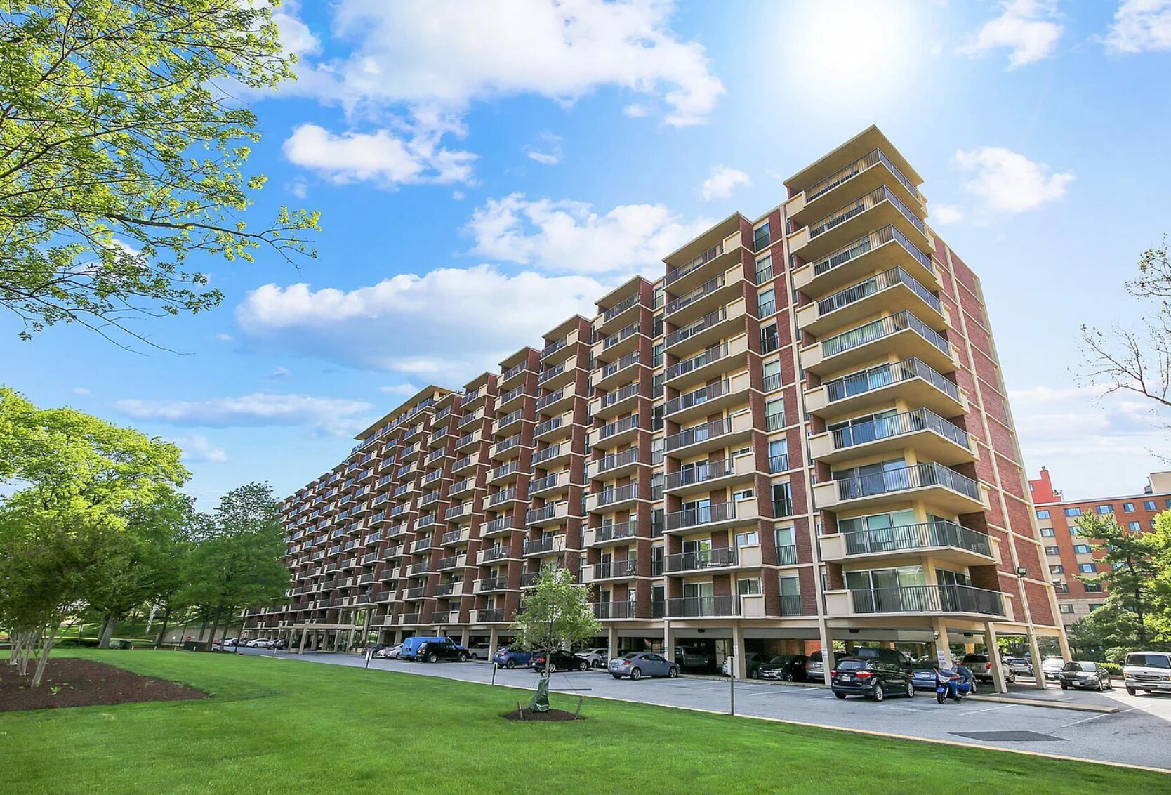 Building Photo - 1300 Army Navy Dr