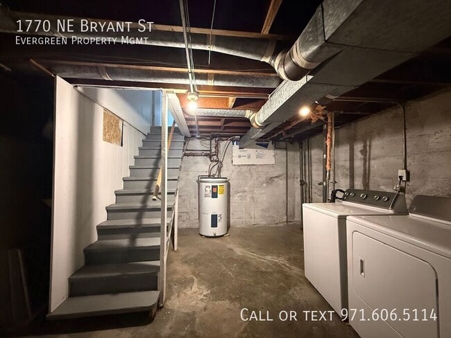 Building Photo - 1770 NE Bryant St