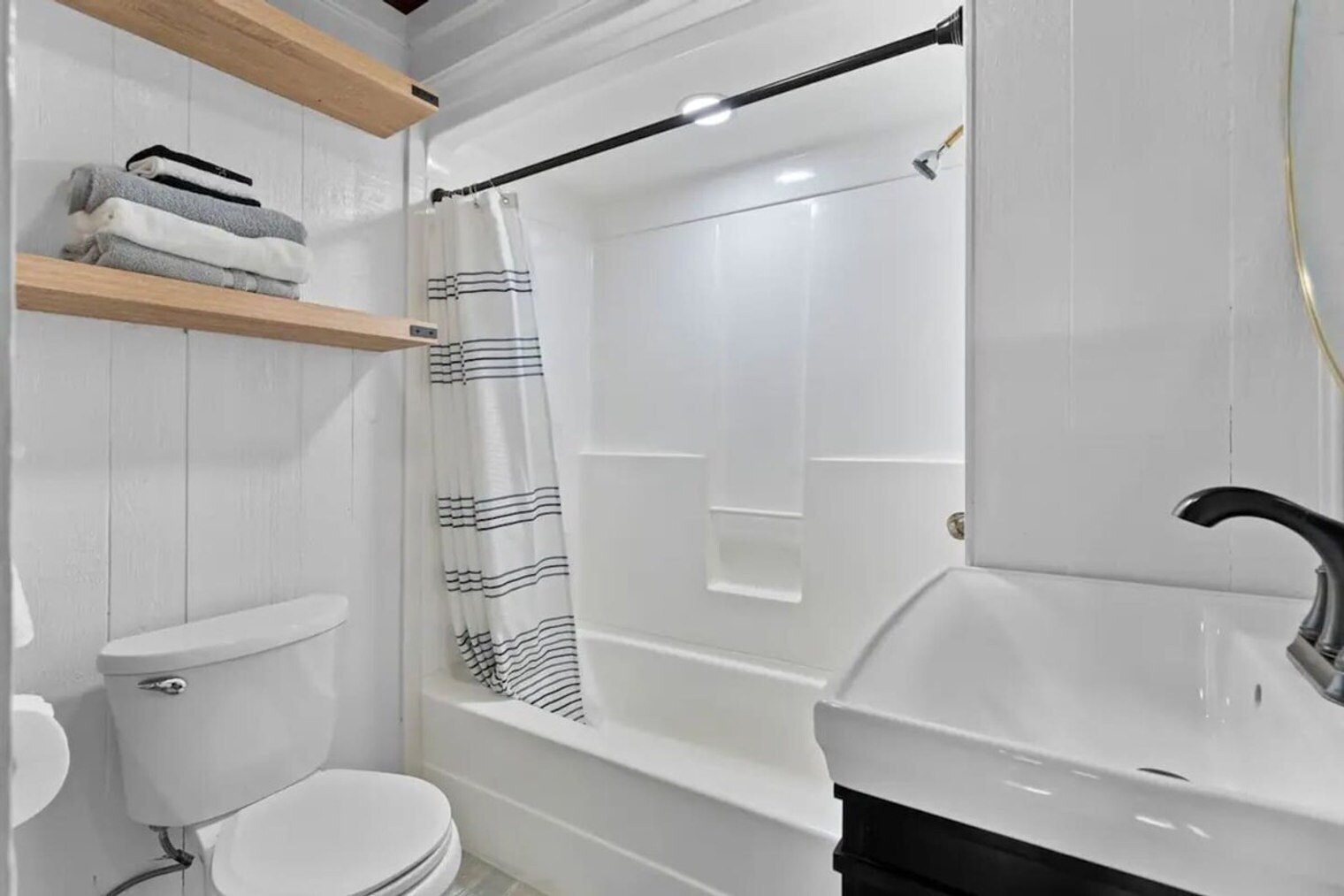 Building Photo - 532 Garfield St