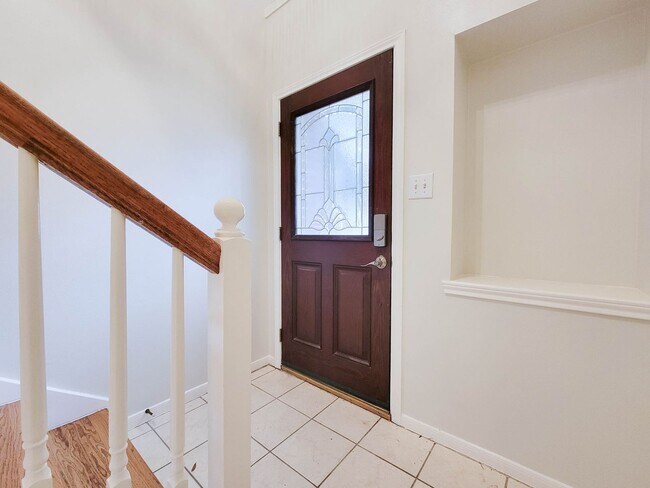 Building Photo - Beautiful Home with a Smart, Functional Fl...