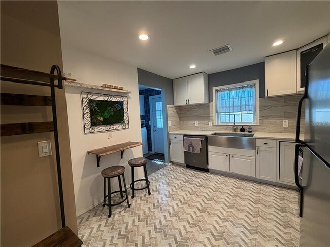 Building Photo - 2516 3rd Ave S