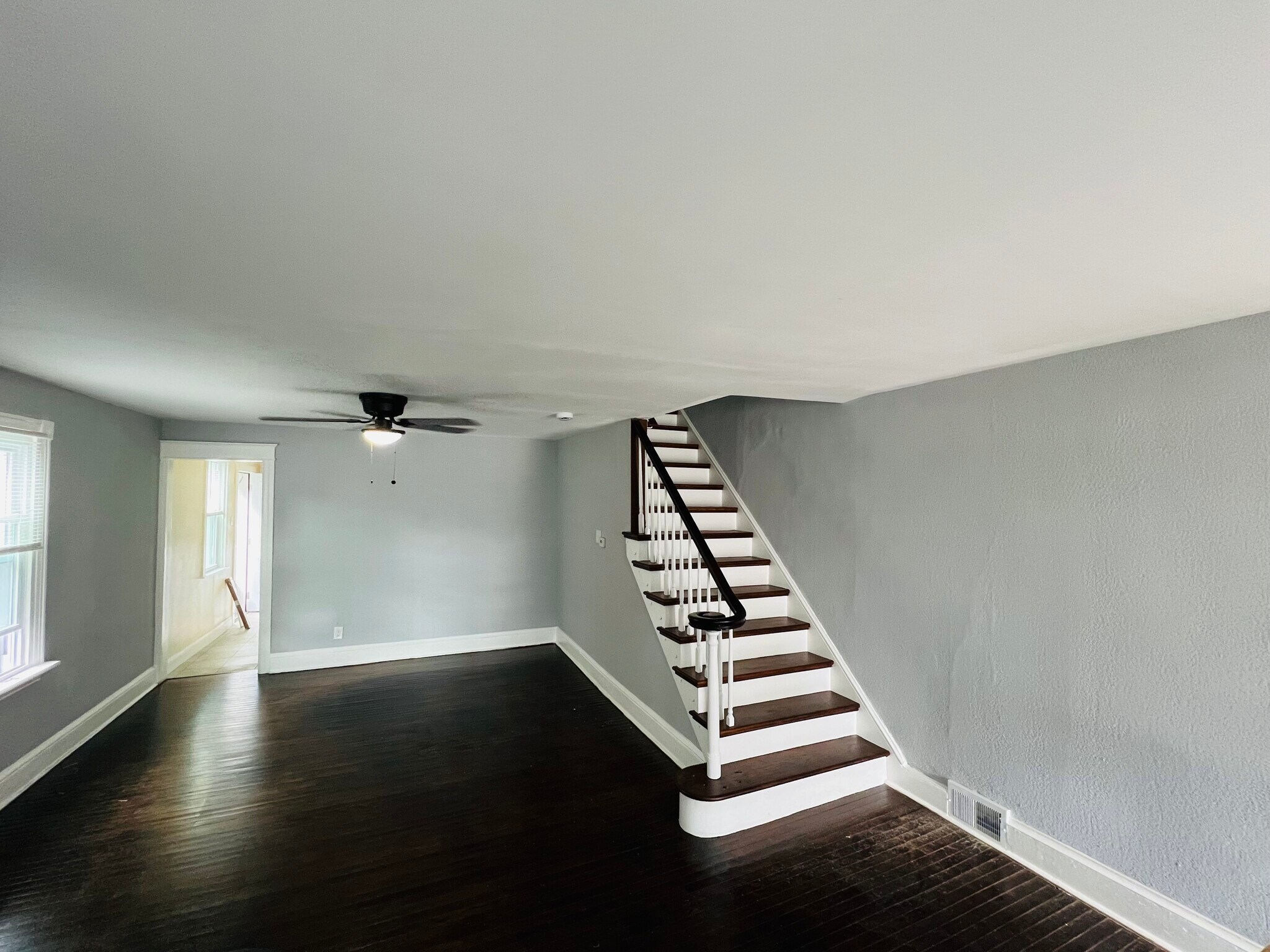 Building Photo - 1312 E 13th St