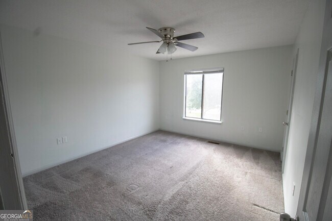 Building Photo - 251 Knight Dr
