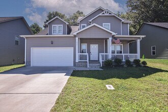 Building Photo - Pet Friendly Four Bedroom!