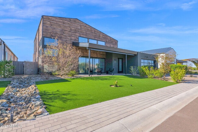 Building Photo - 8430 S 10th Ln