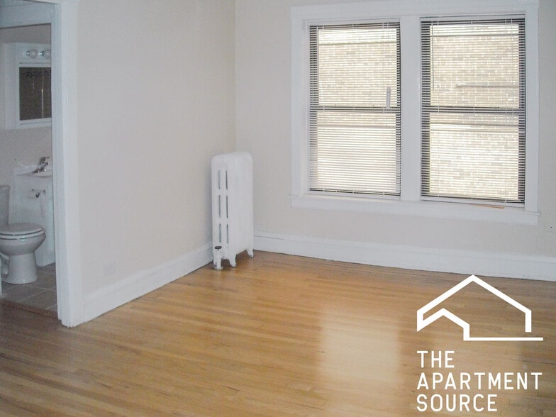 Building Photo - 514 W Cornelia Ave