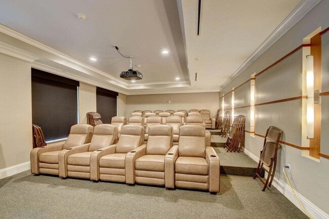 Building Photo - 625 Casa Loma Blvd