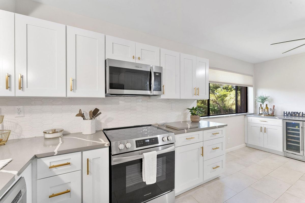 Building Photo - 11230 Green Lake Dr