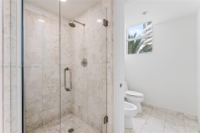 Building Photo - 1331 Brickell Bay Dr