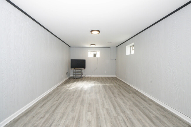 Building Photo - 2337 Park Ave