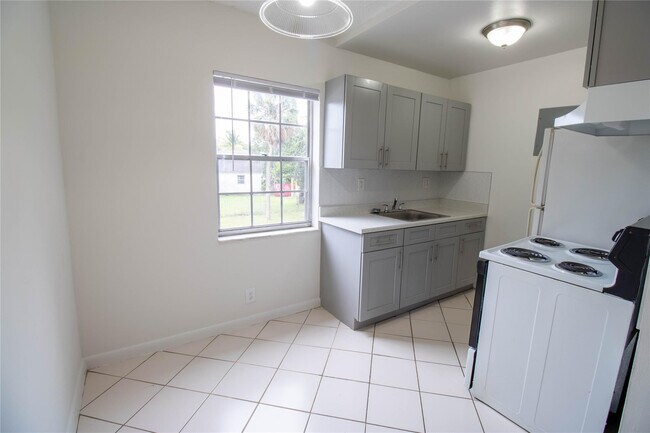 Building Photo - 1505 SW 2nd St