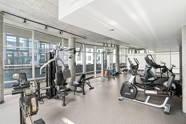 Building Photo - 845 Spring St NW