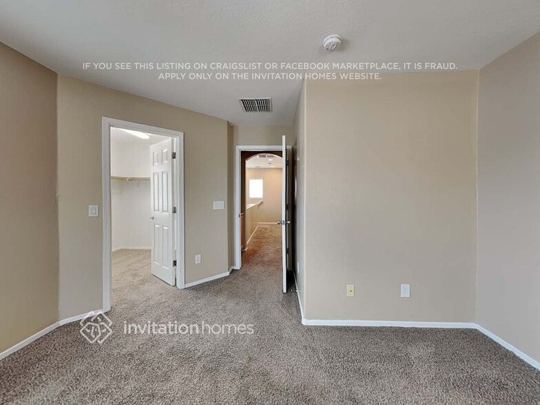 Building Photo - 4648 E Laurel Ave