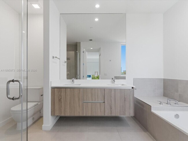 Building Photo - 529 SW 11th St