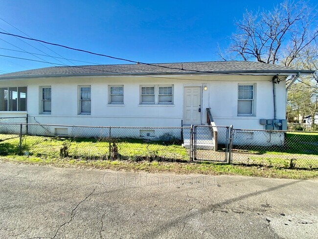 Building Photo - 1411 Roanoke Ave