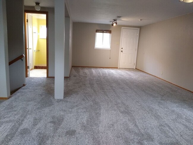 Building Photo - Stunning 4 bedroom 2 bath Virginia Village...