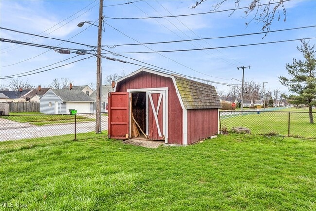Building Photo - 726 Willow Dr