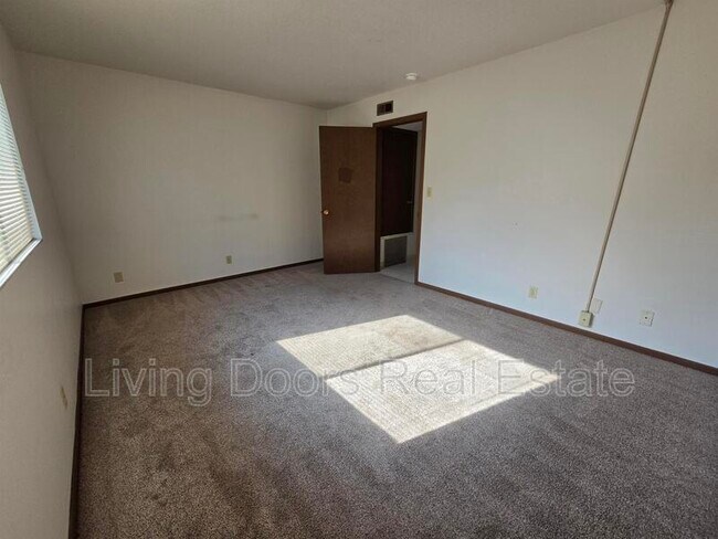 Building Photo - 814 S 18th St