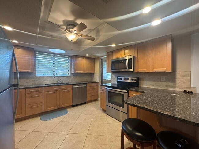 Building Photo - 3/2 in Pelican Bay