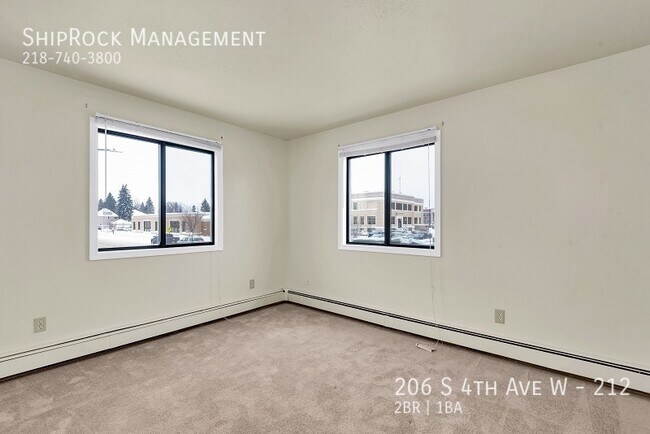 Building Photo - 206 S 4th Ave W