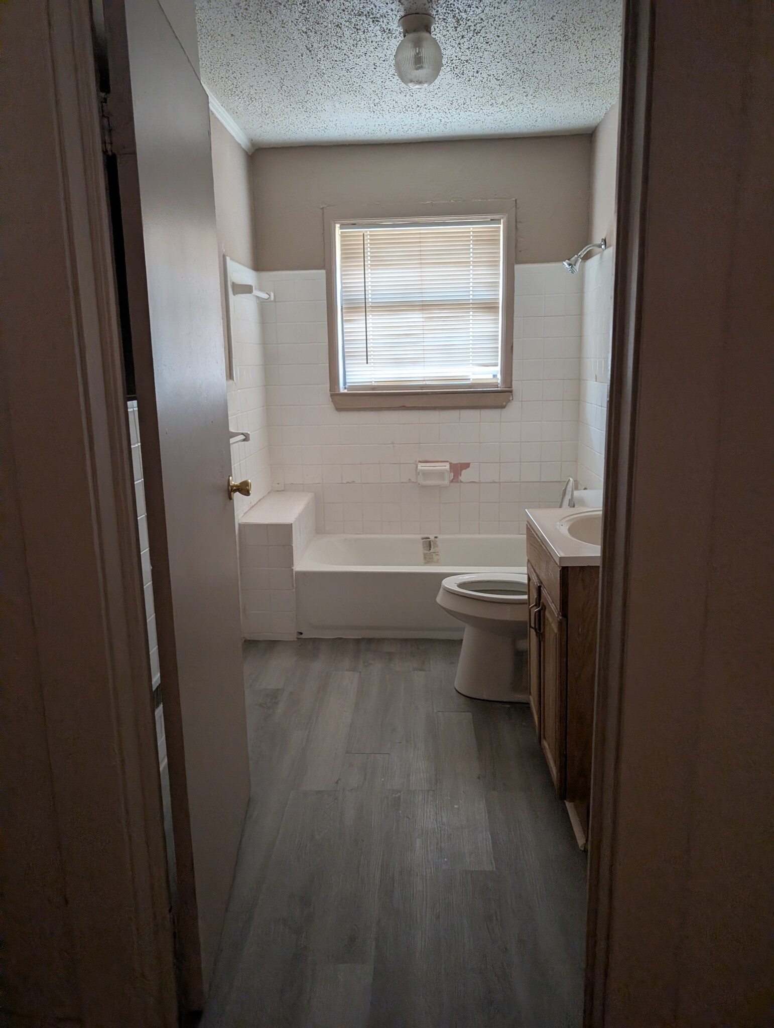 Building Photo - 7416 La Flor Ln