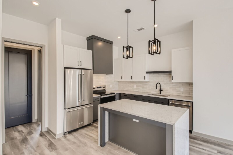 Building Photo - 5714 California Ave