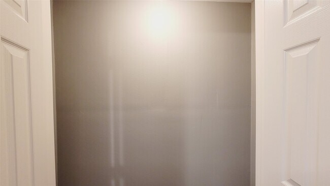 Building Photo - 4034 Dreyfus St