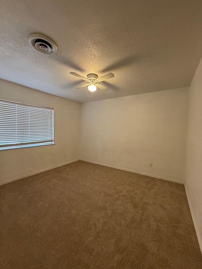 Building Photo - 3 Bedroom 2 Bathroom House on Corner Lot with 2 Car Garage Locate din Irwin Estates