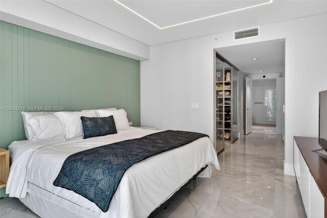 Building Photo - 300 Sunny Isles Blvd