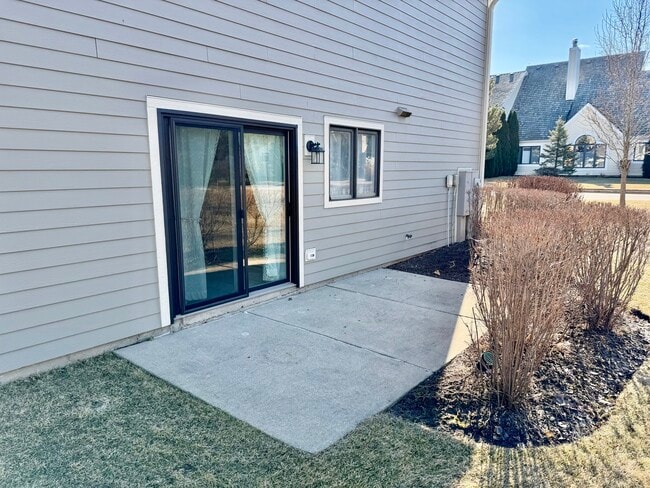 Building Photo - 909 Suffolk Ct