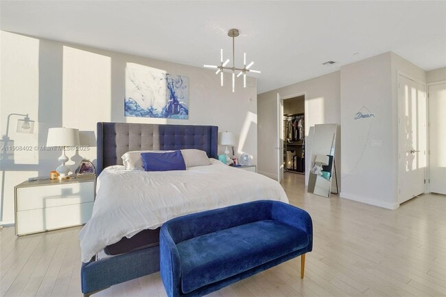 Building Photo - 851 NE 1st Ave