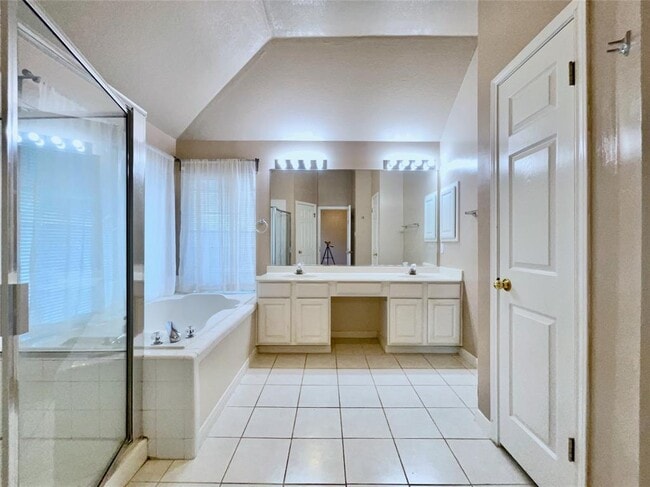Building Photo - 1725 Dapplegrey Ln