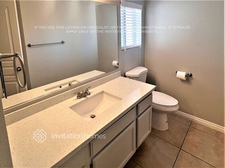 Building Photo - 415 Opal Dr