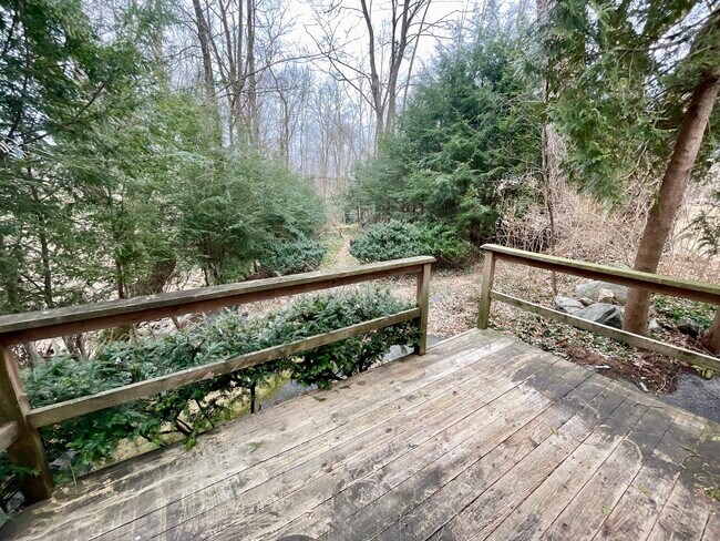 Building Photo - 4 Elm Ave