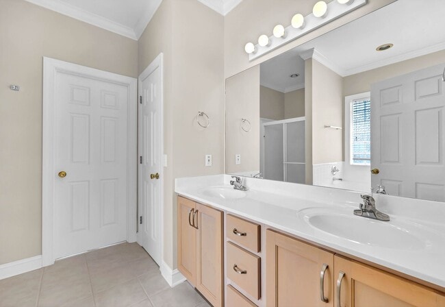 Building Photo - Beautiful Home on a Quiet Cul-de-sac