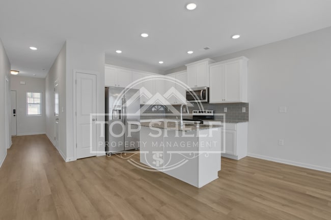 Building Photo - 102 Jaxton St