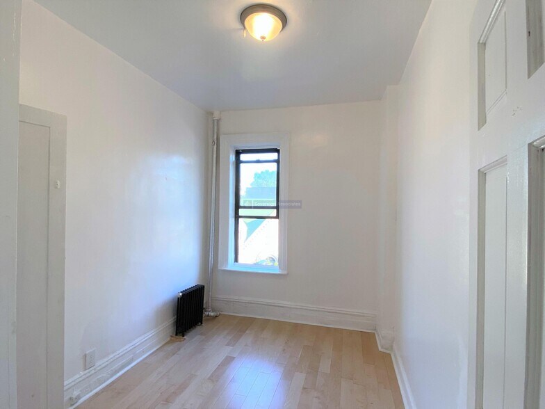 Building Photo - 201 W 105th St