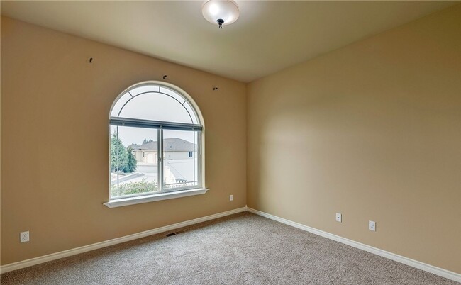 Building Photo - Gorgeous 4 bed, 3 full baths Craftsman Sty...