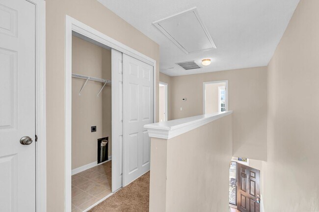 Building Photo - 16 Bushwood Dr