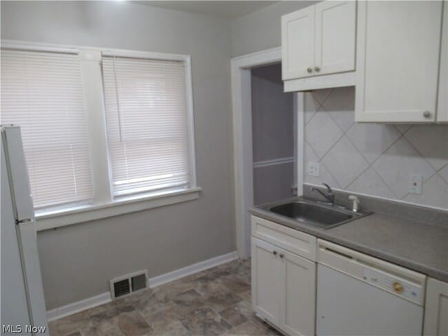 Building Photo - 3636 W 122nd St