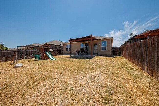 Building Photo - 132 Thrasher Cv